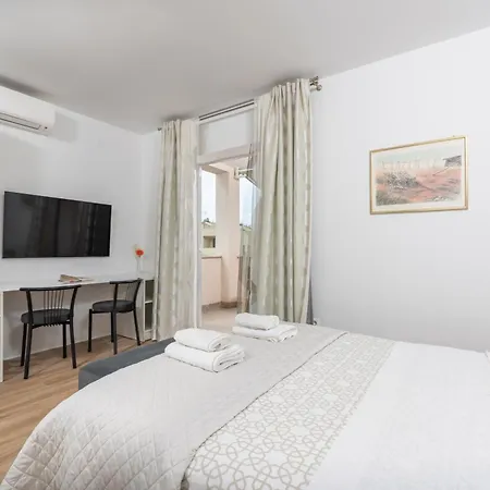 Viktor Apartment *