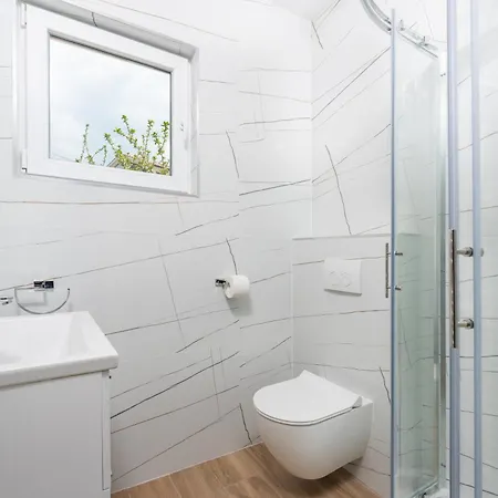 Viktor Apartment