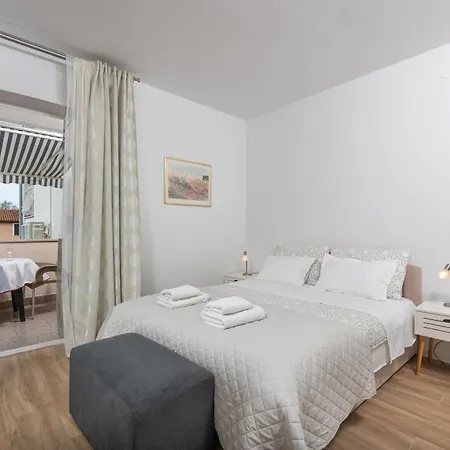 Viktor Apartment