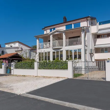 Viktor Apartment Porec